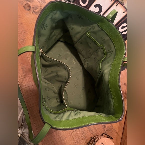 SOLD Tory Burch East West Tote in green - Picture 6 of 8